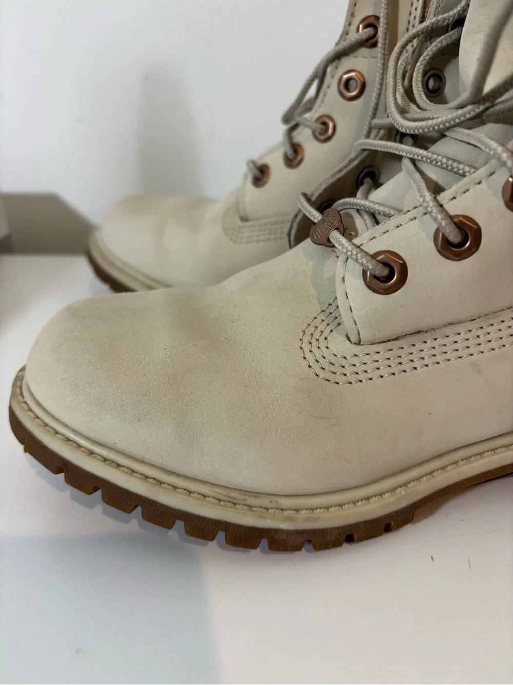 Timberland Women 7.5 Rose Gold Insulated Boots Lace Up Casual Fall Waterproof
